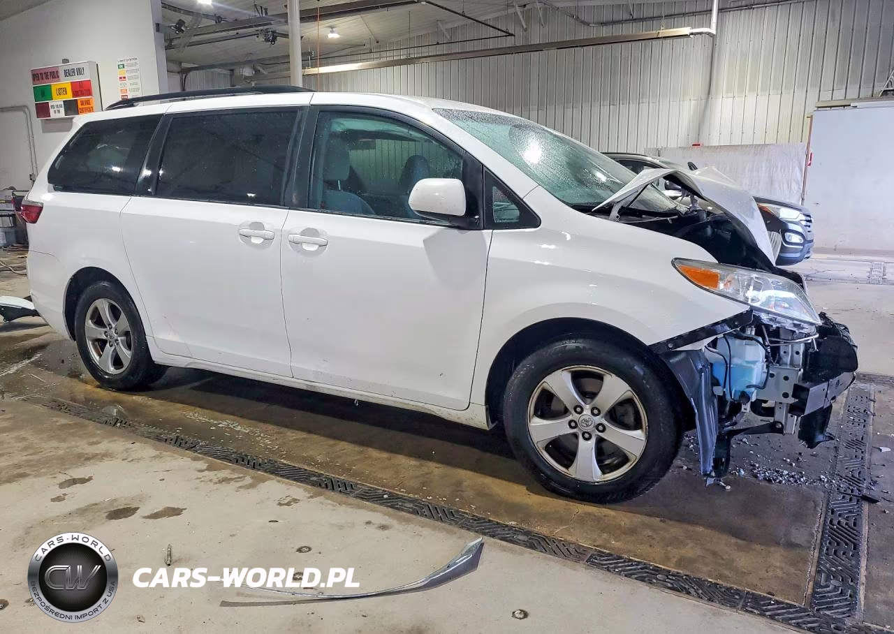 2017 Toyota Sienna Le VIN:5TDKZ3DC0HS845329 - 4