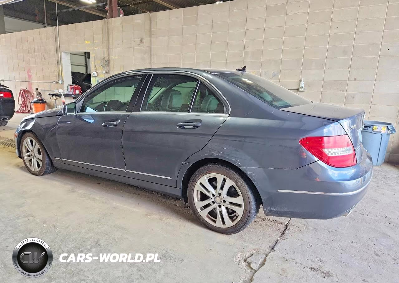 2013 Mercedes-Benz C300 4 Mat VIN:WDDGF8AB5DR288584 - 2