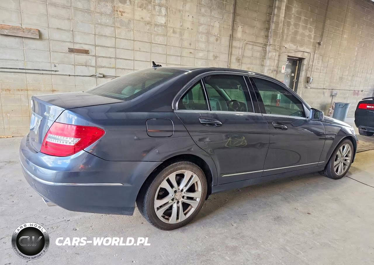 2013 Mercedes-Benz C300 4 Mat VIN:WDDGF8AB5DR288584 - 3