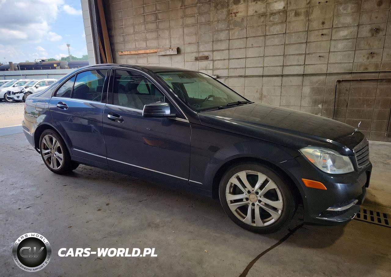 2013 Mercedes-Benz C300 4 Mat VIN:WDDGF8AB5DR288584 - 4