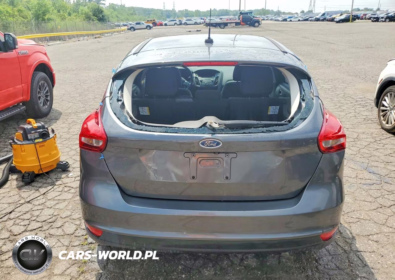 2017 Ford Focus Se VIN:1FADP3K21HL302569 - 6