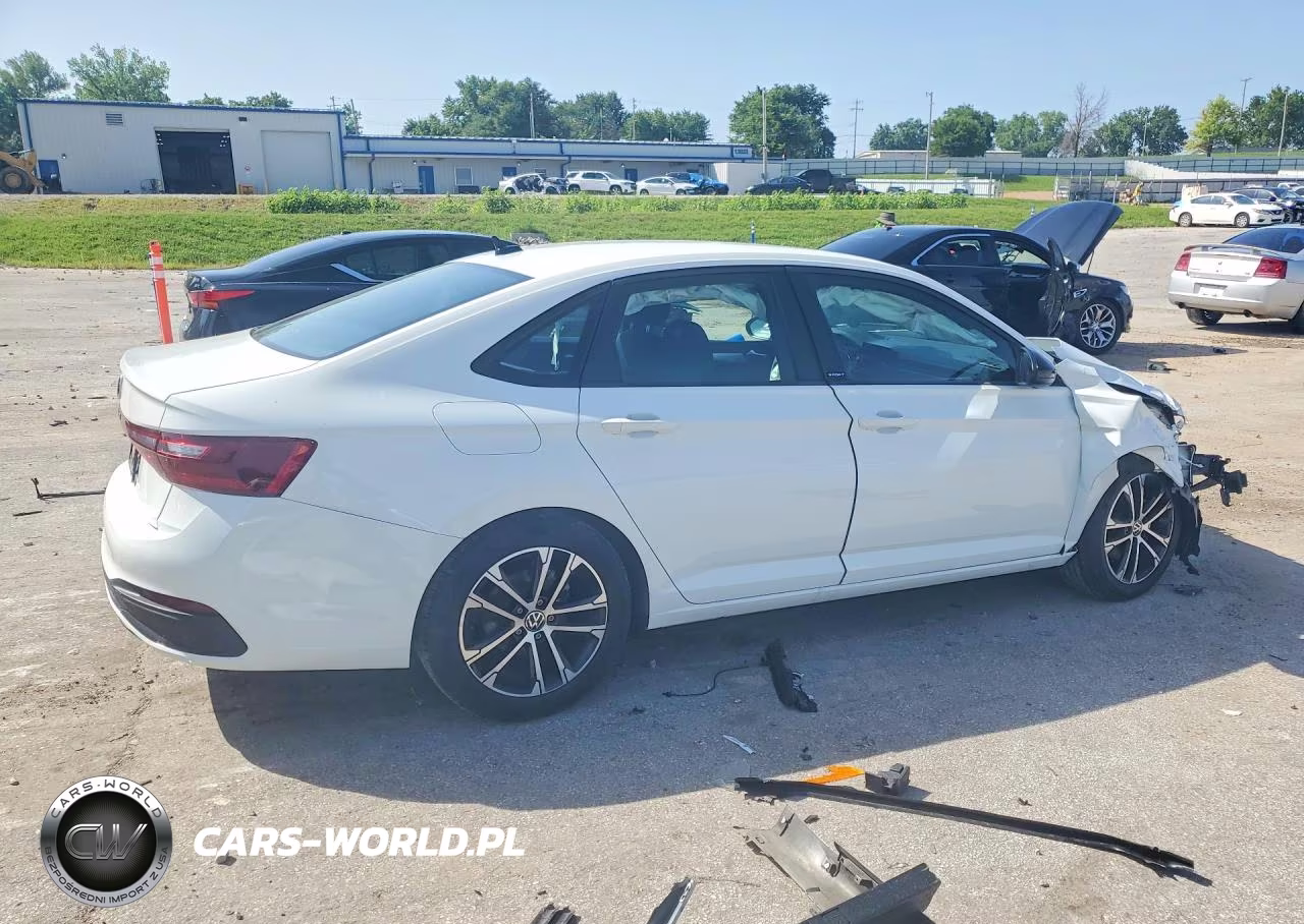 2025 Volkswagen Jetta Sport VIN:3VWBX7BU2SM041580 - 3