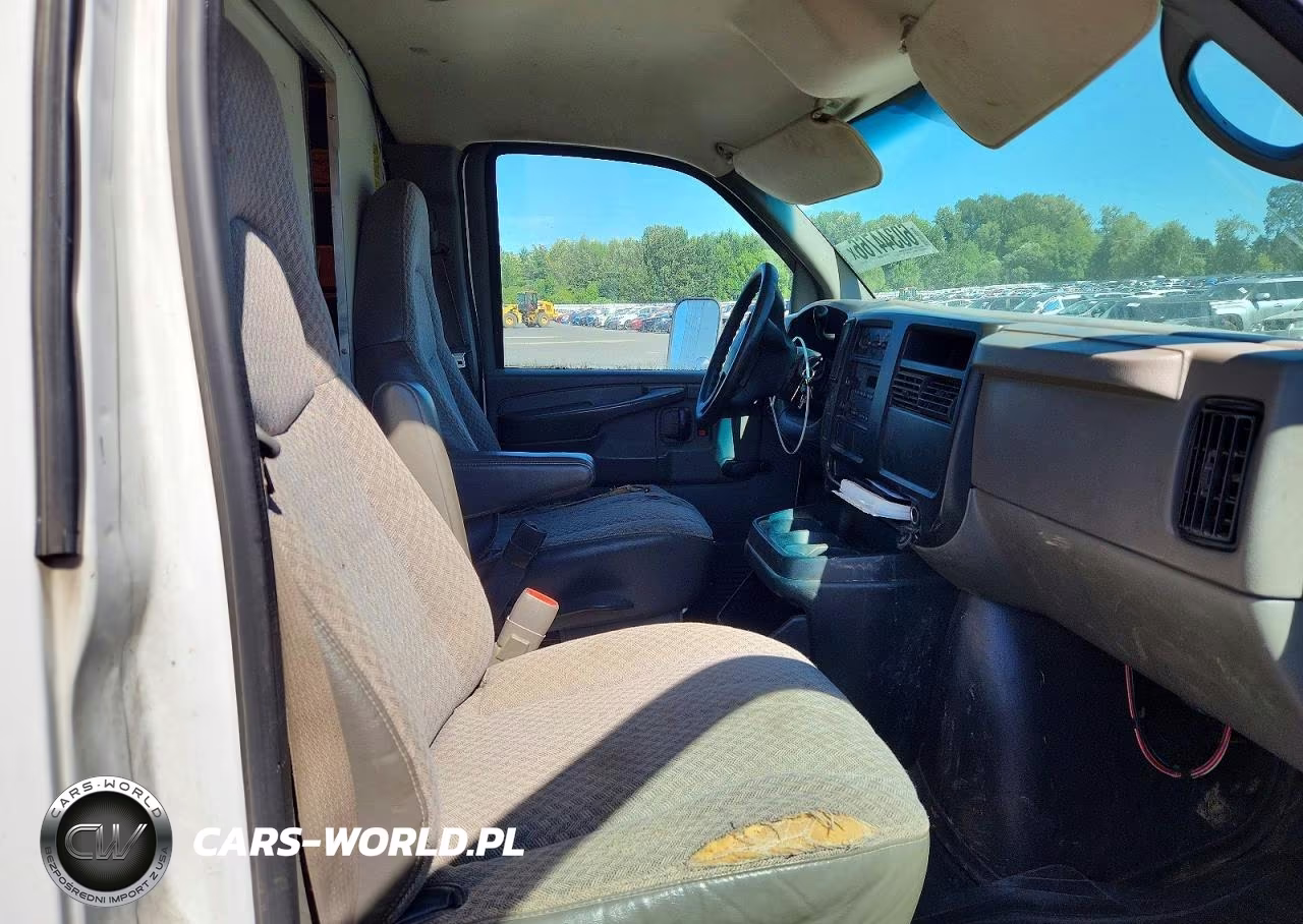 2005 Chevrolet Express G3500 VIN:1GBJG31U451163730 - 10