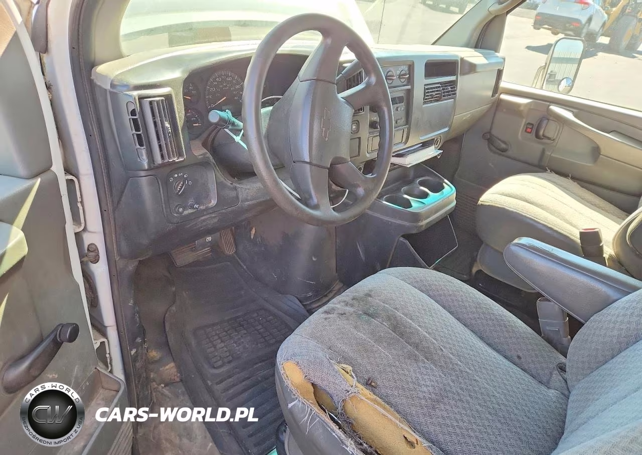 2005 Chevrolet Express G3500 VIN:1GBJG31U451163730 - 8