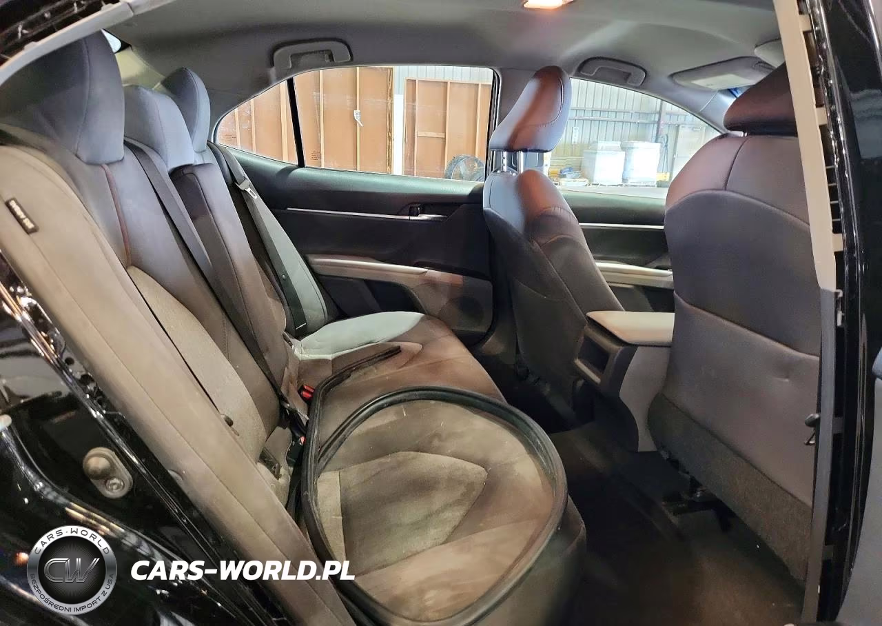 2019 Toyota Camry Le VIN:4T1B11HK7KU198004 - 10