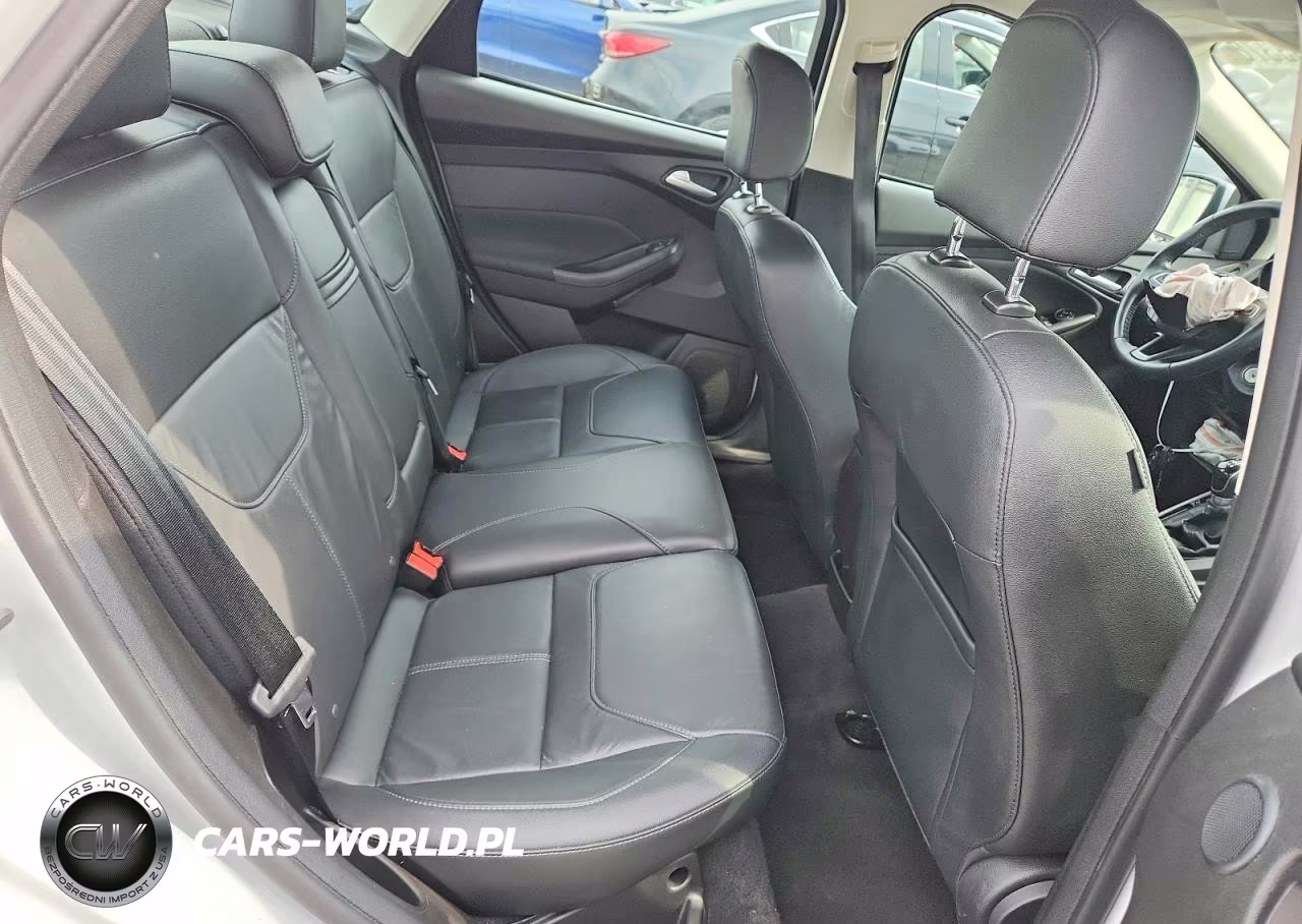 2016 Ford Focus Se VIN:1FADP3F22GL236302 - 10