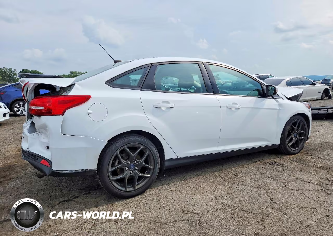 2016 Ford Focus Se VIN:1FADP3F22GL236302 - 3