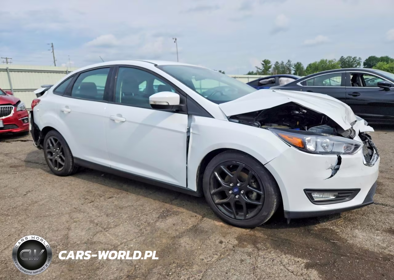 2016 Ford Focus Se VIN:1FADP3F22GL236302 - 4