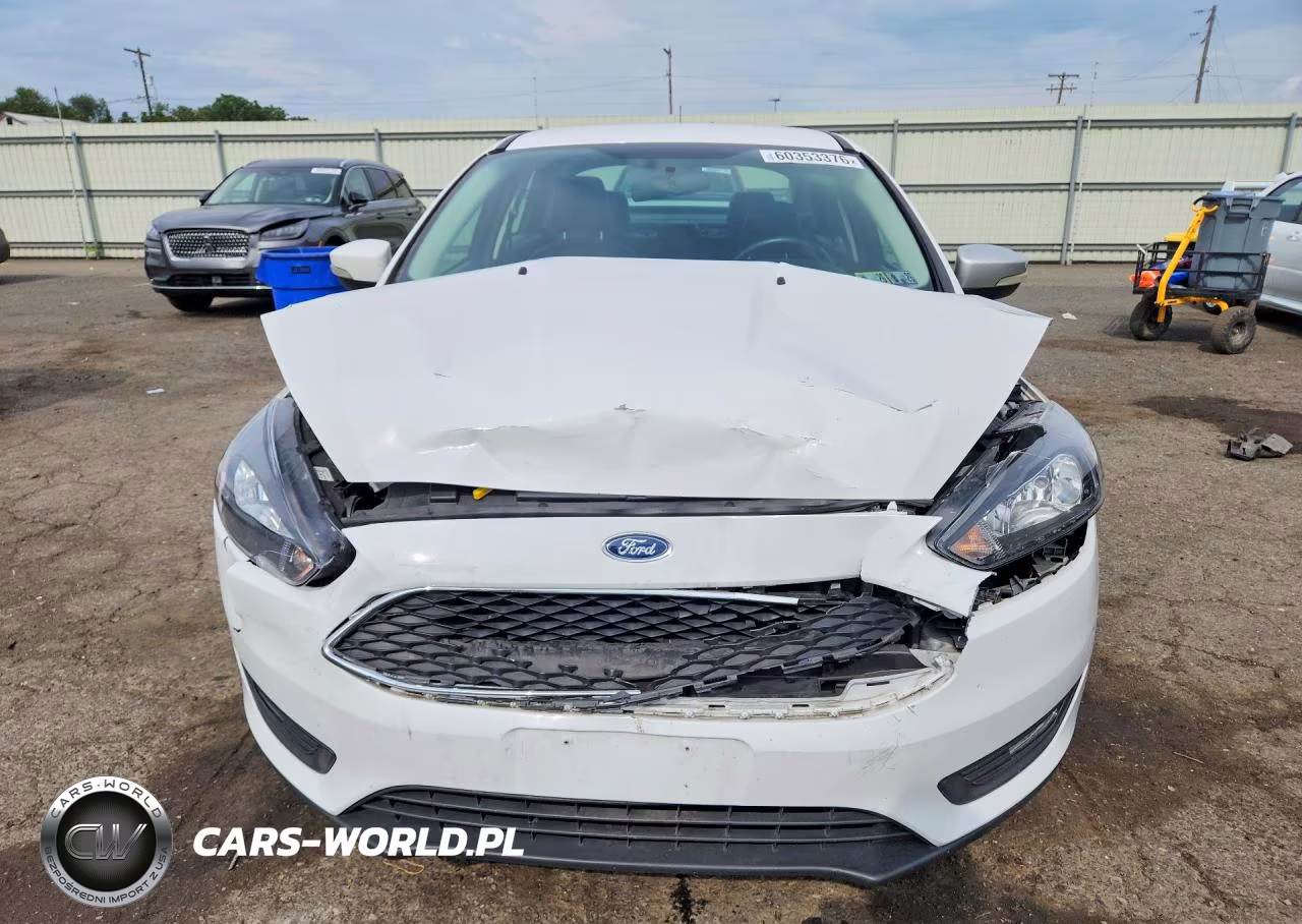 2016 Ford Focus Se VIN:1FADP3F22GL236302 - 5