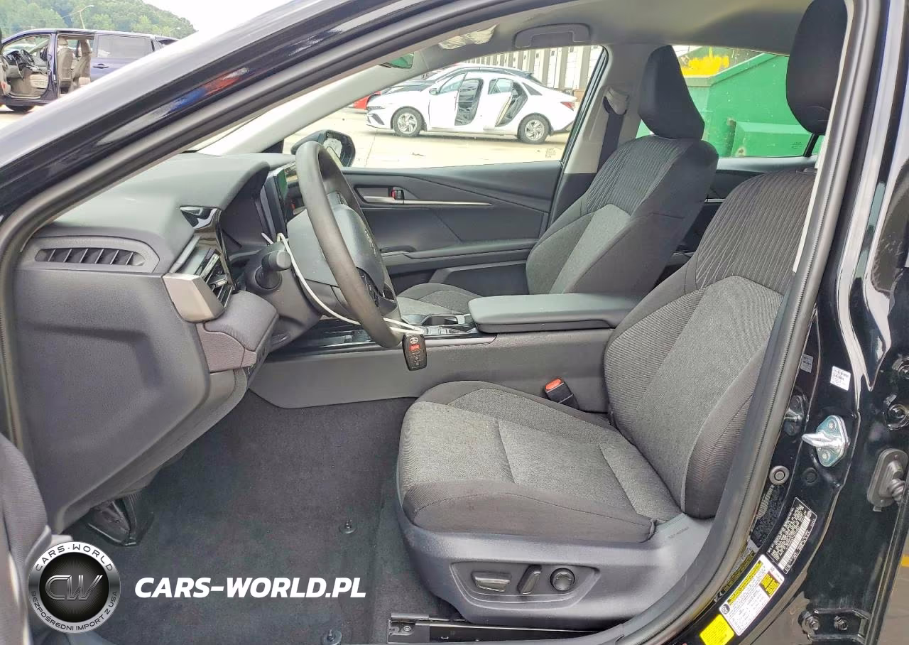 2026 Toyota Camry Le VIN:4T1DAACK1TU747052 - 7