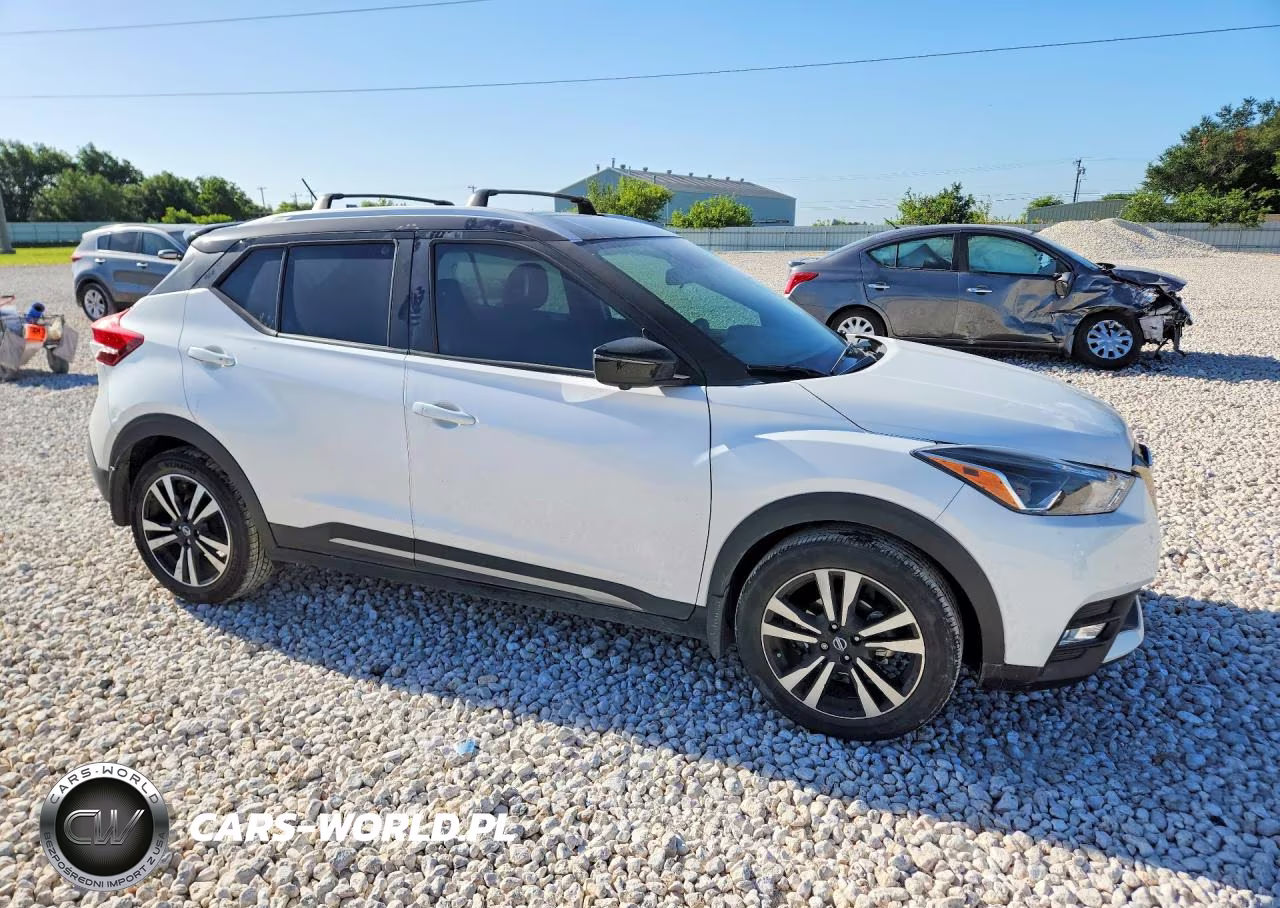 2018 Nissan Kicks Sr VIN:3N1CP5CU5JL536681 - 4
