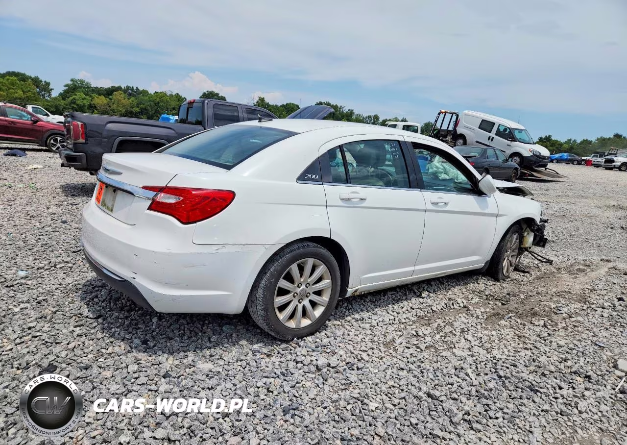 2013 Chrysler 200 Touring VIN:1C3CCBBB4DN598038 - 3