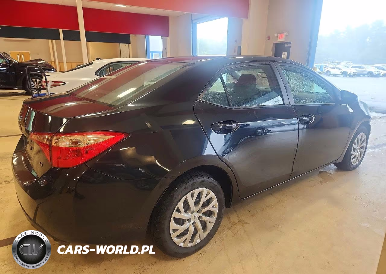2019 Toyota Corolla Le VIN:2T1BURHE3KC165874 - 3