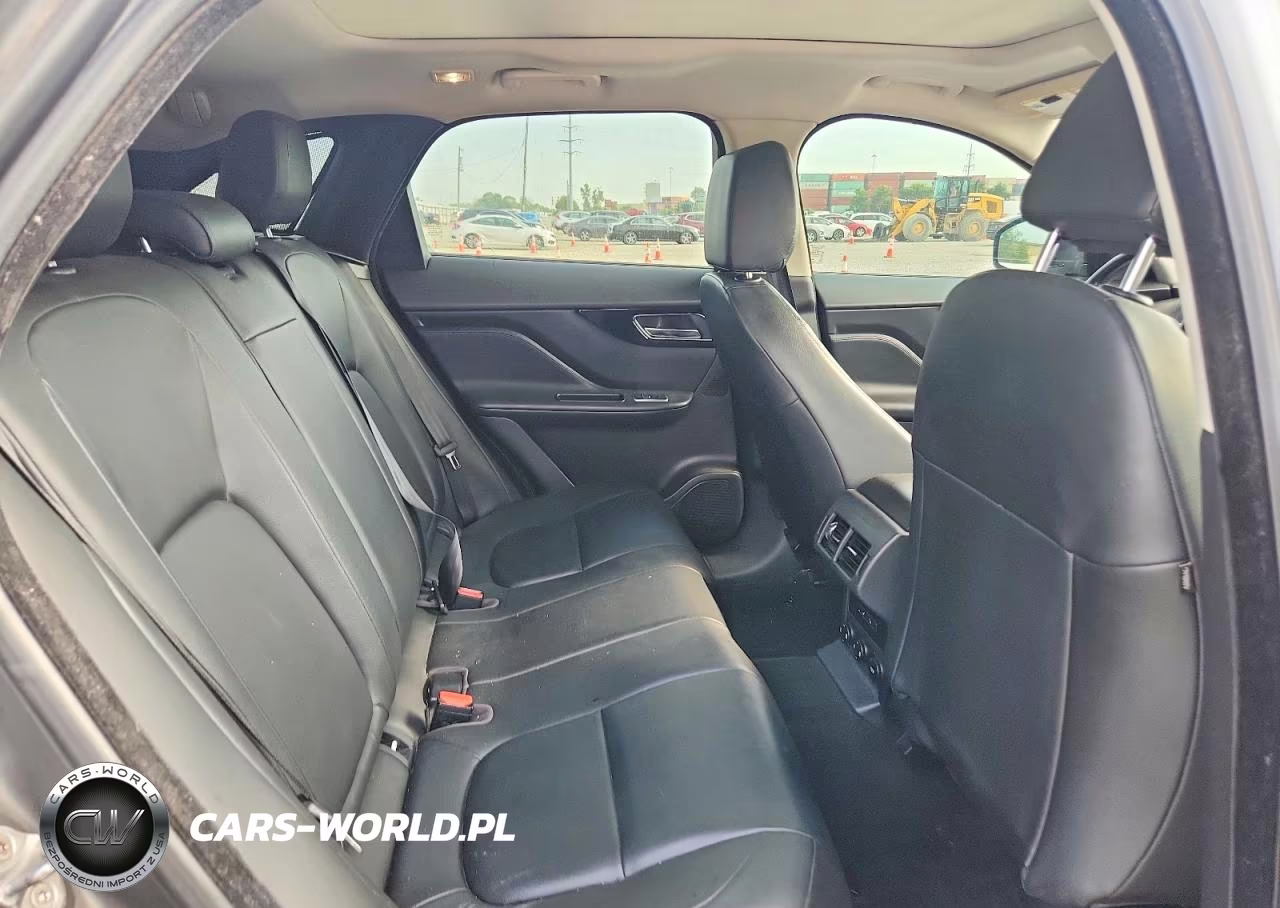 2017 Jaguar F-Pace Premium VIN:SADCJ2BVXHA049490 - 10