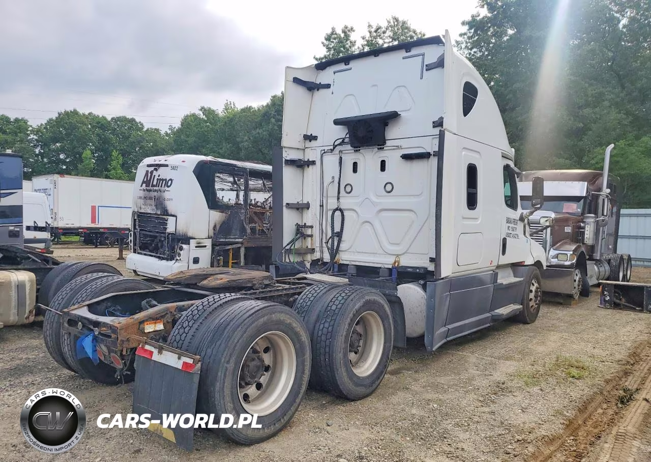 2018 Freightliner Cascadia VIN:3AKJHHDR8JSJW7711 - 3
