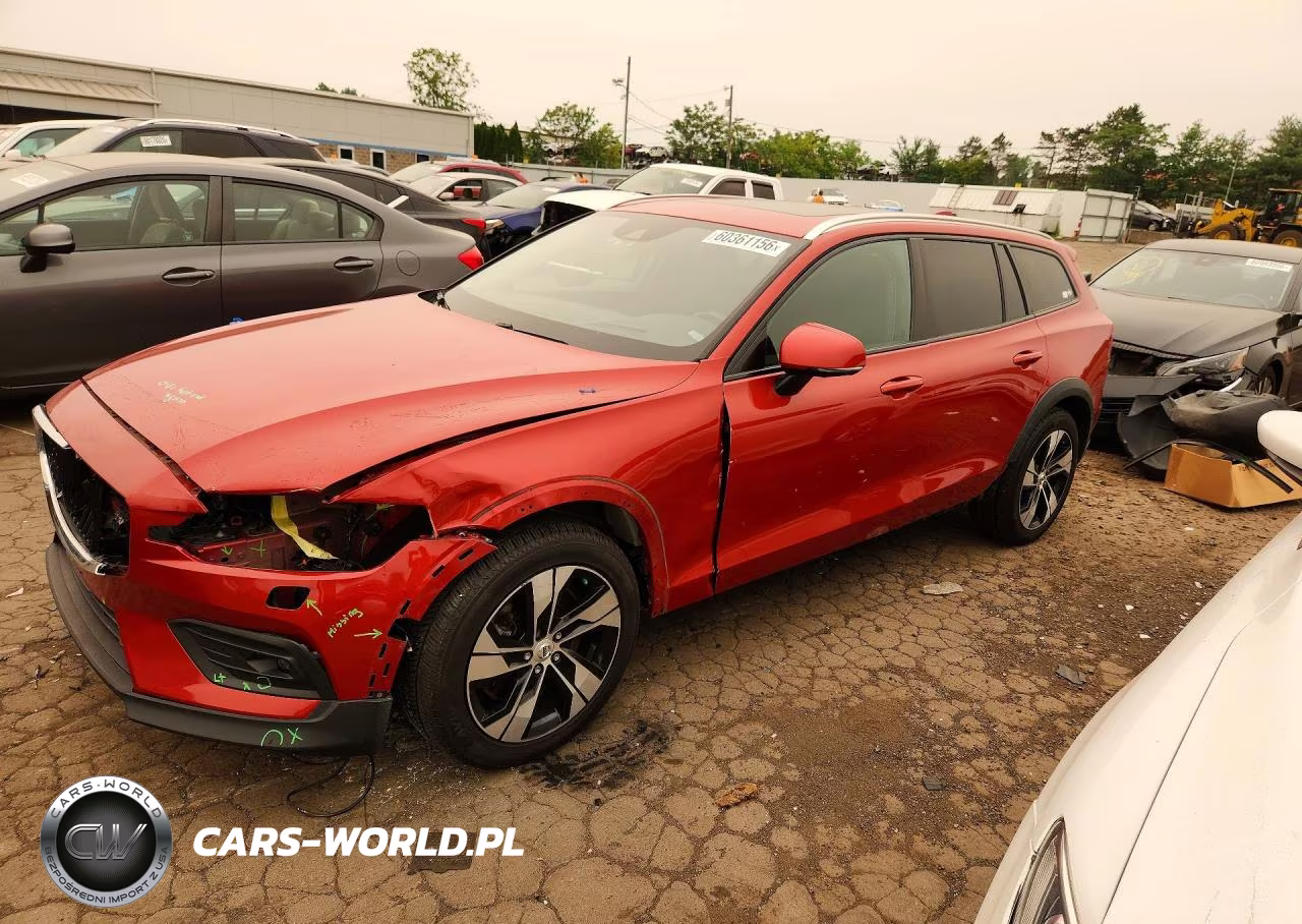 2020 Volvo V60 Cross Country T5 Momentum