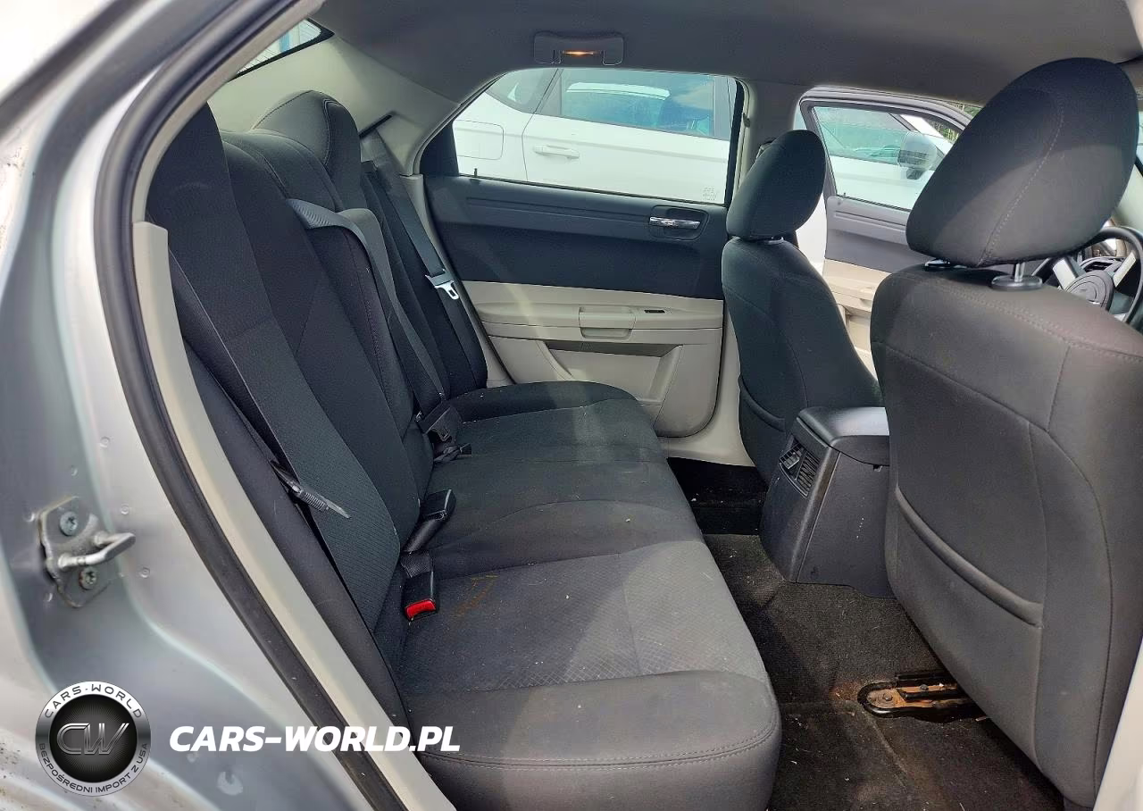 2007 Chrysler 300 VIN:2C3KA43R17H829497 - 10