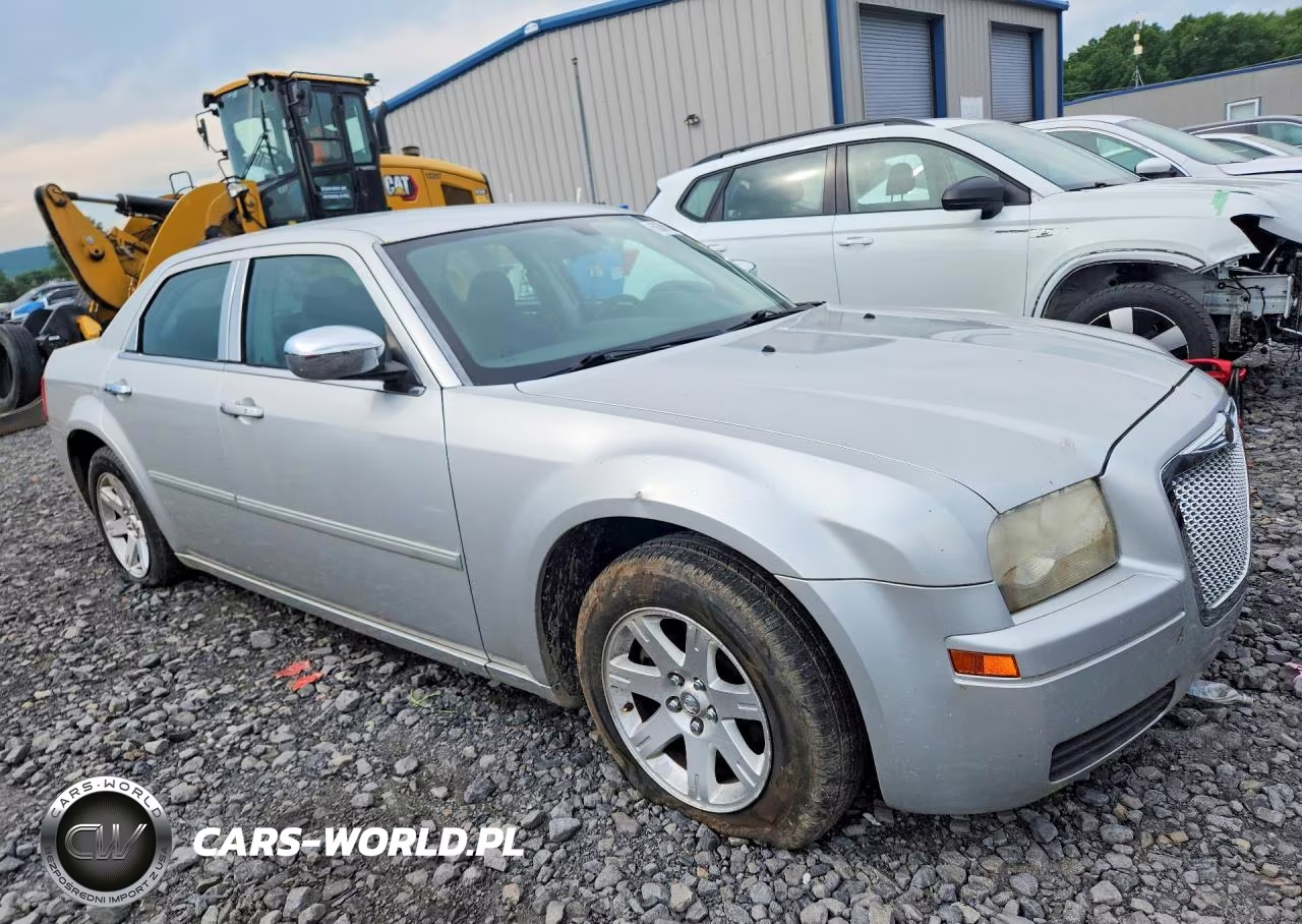 2007 Chrysler 300 VIN:2C3KA43R17H829497 - 4