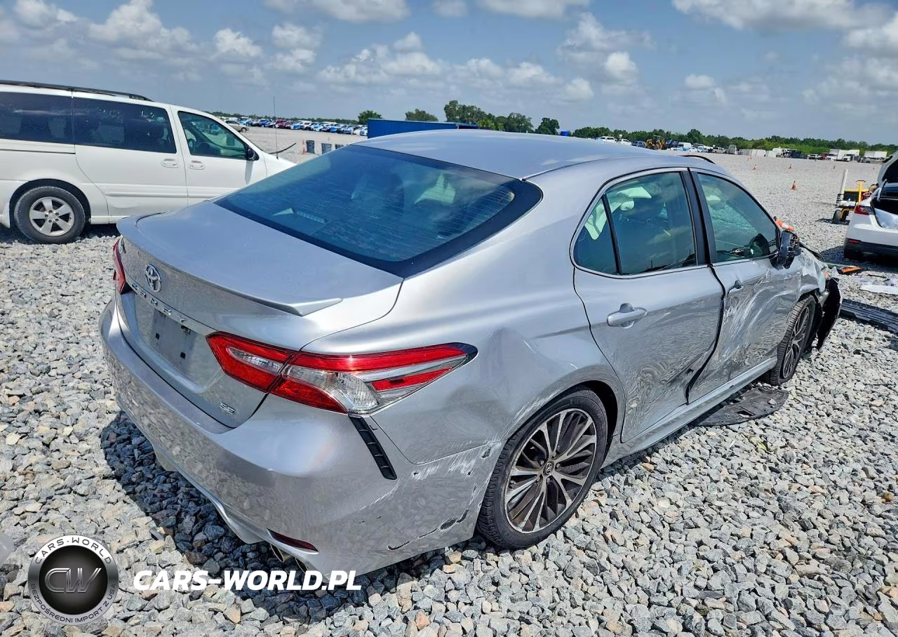 2018 Toyota Camry Se VIN:4T1B11HK4JU597631 - 3