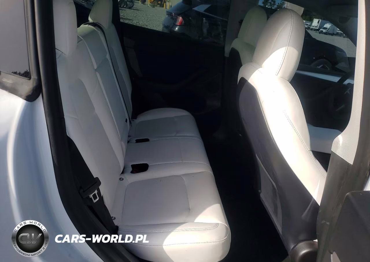 2022 Tesla Model Y VIN:7SAYGDEF0NF539958 - 10