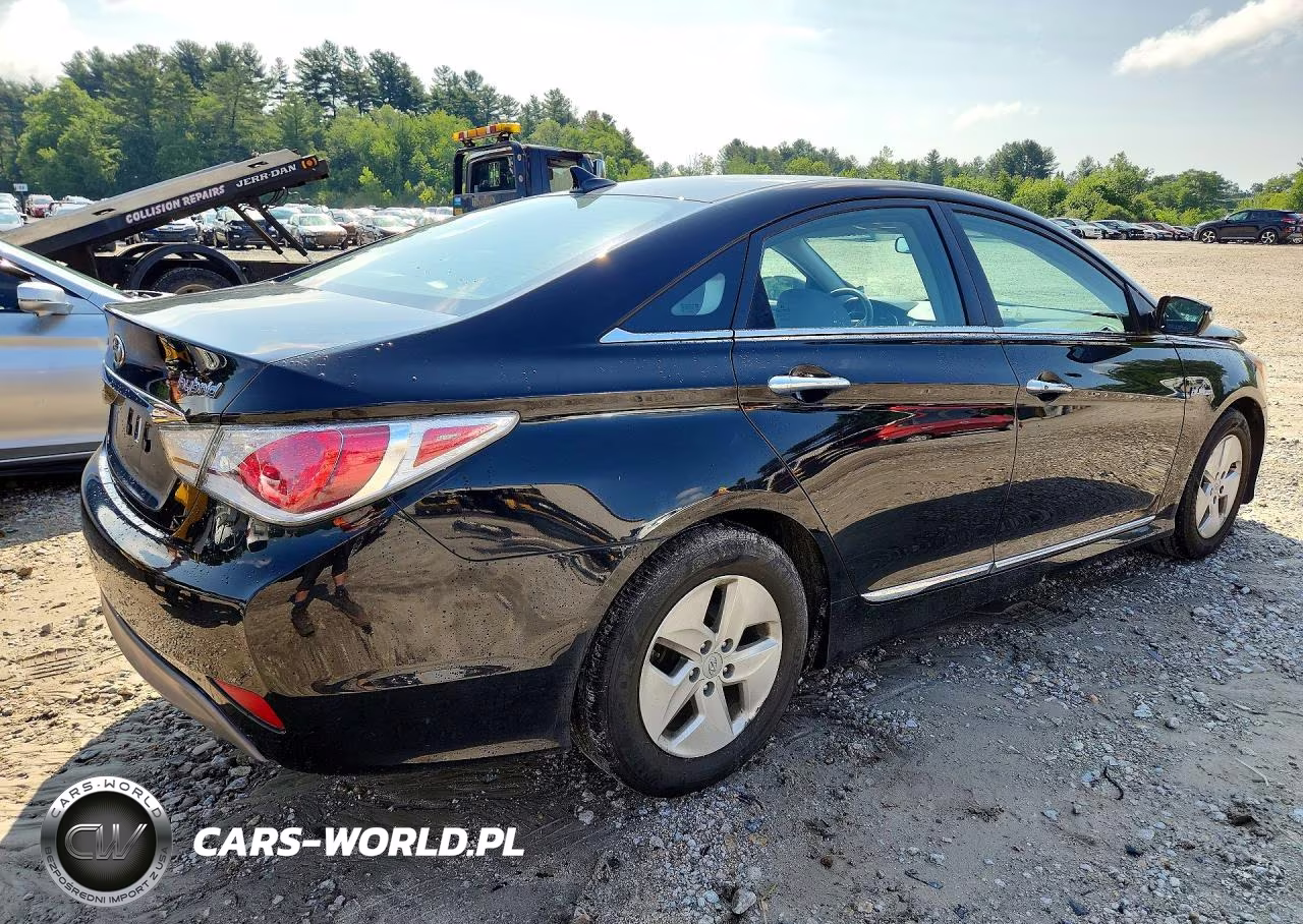 2011 Hyundai Sonata Hybrid VIN:KMHEC4A45BA005628 - 3