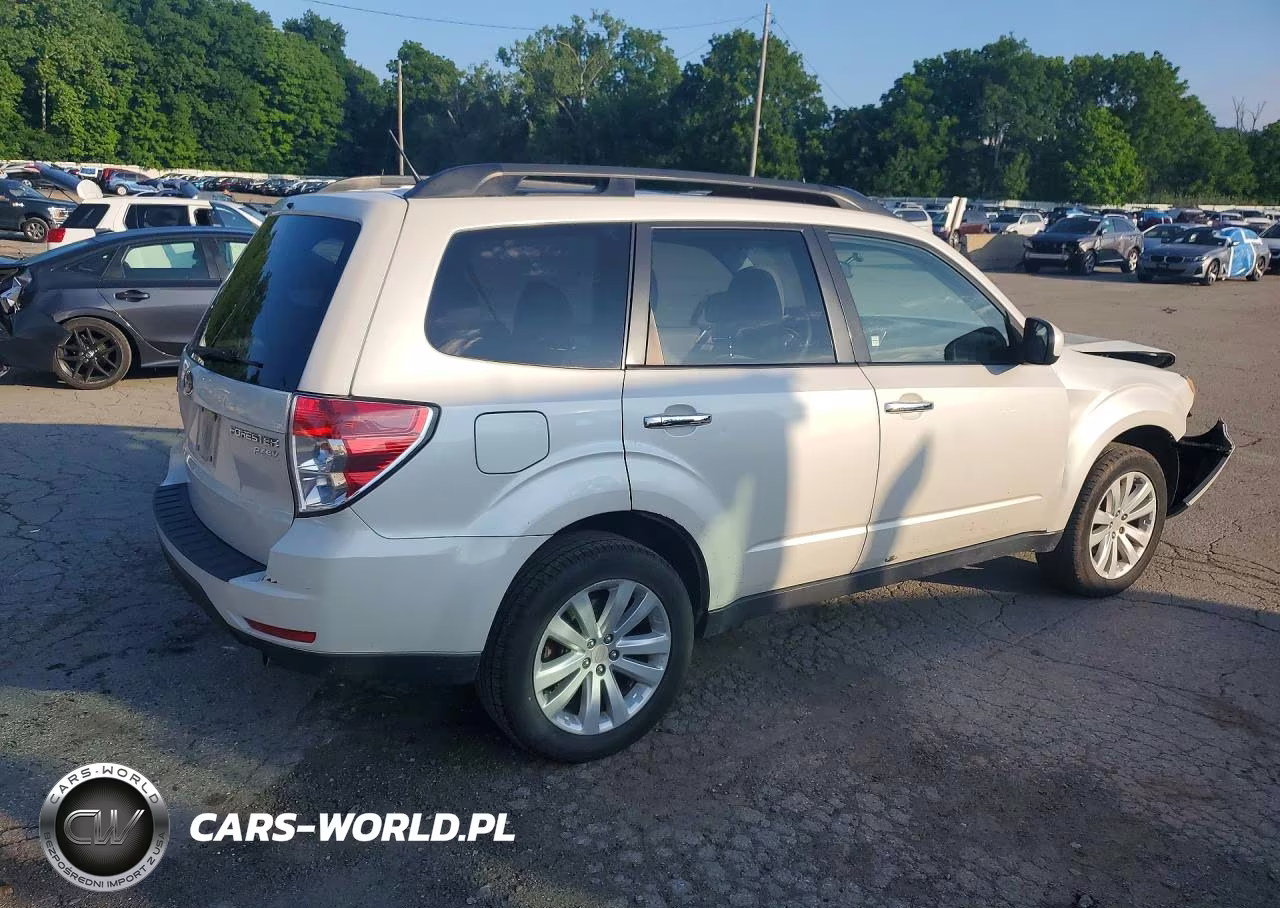 2011 Subaru Forester 2.5X Premium VIN:JF2SHADC2BH744846 - 3