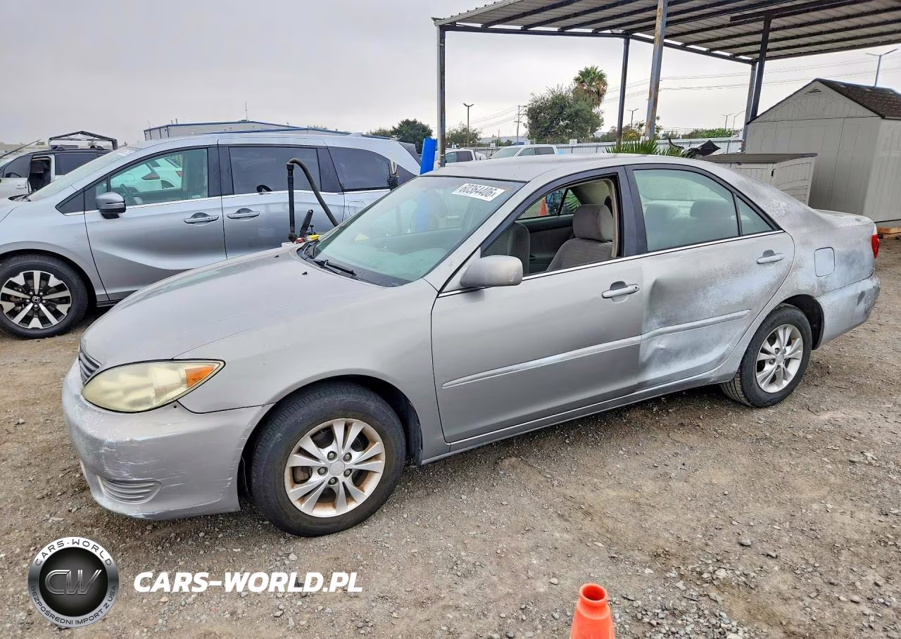 2005 Toyota Camry Le V6 – zdjęcie 1 z 12