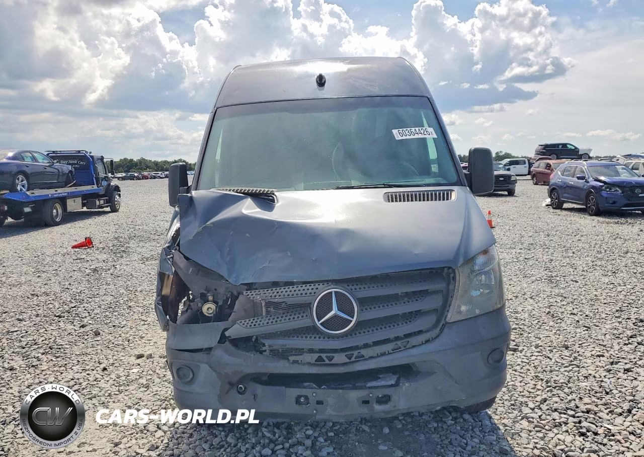 2018 Mercedes-Benz Sprinter 2500 Standard Roof V6 VIN:WD3PE7CD2JP640804 - 5