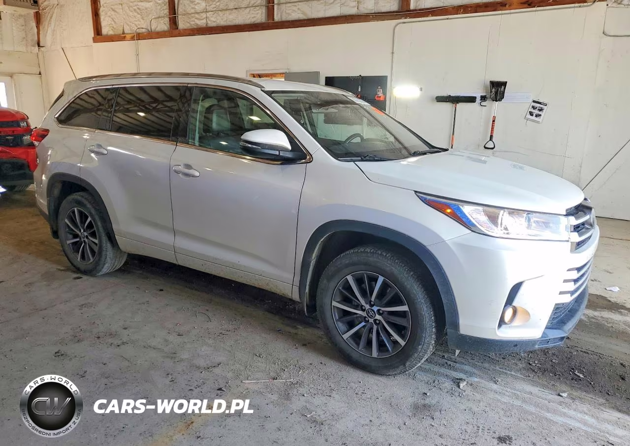 2017 Toyota Highlander Xle VIN:5TDJZRFH8HS517891 - 4