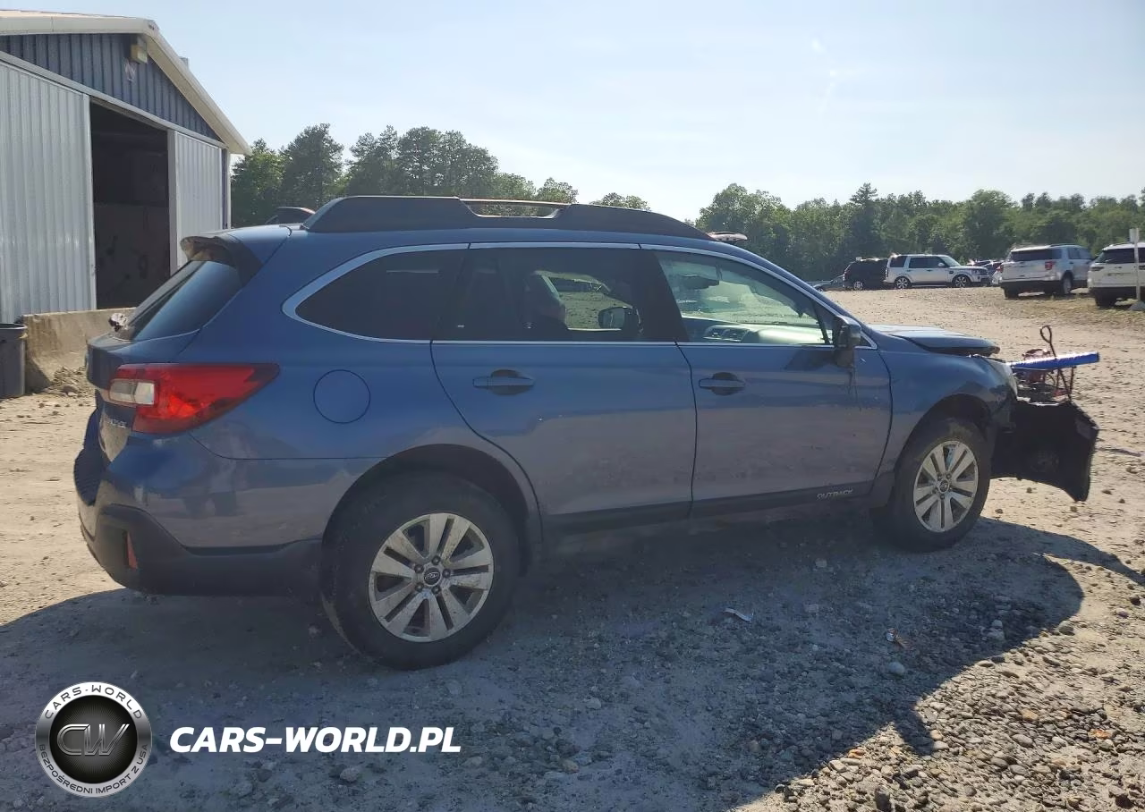 2018 Subaru Outback 2.5I Premium VIN:4S4BSAFC4J3215032 - 3