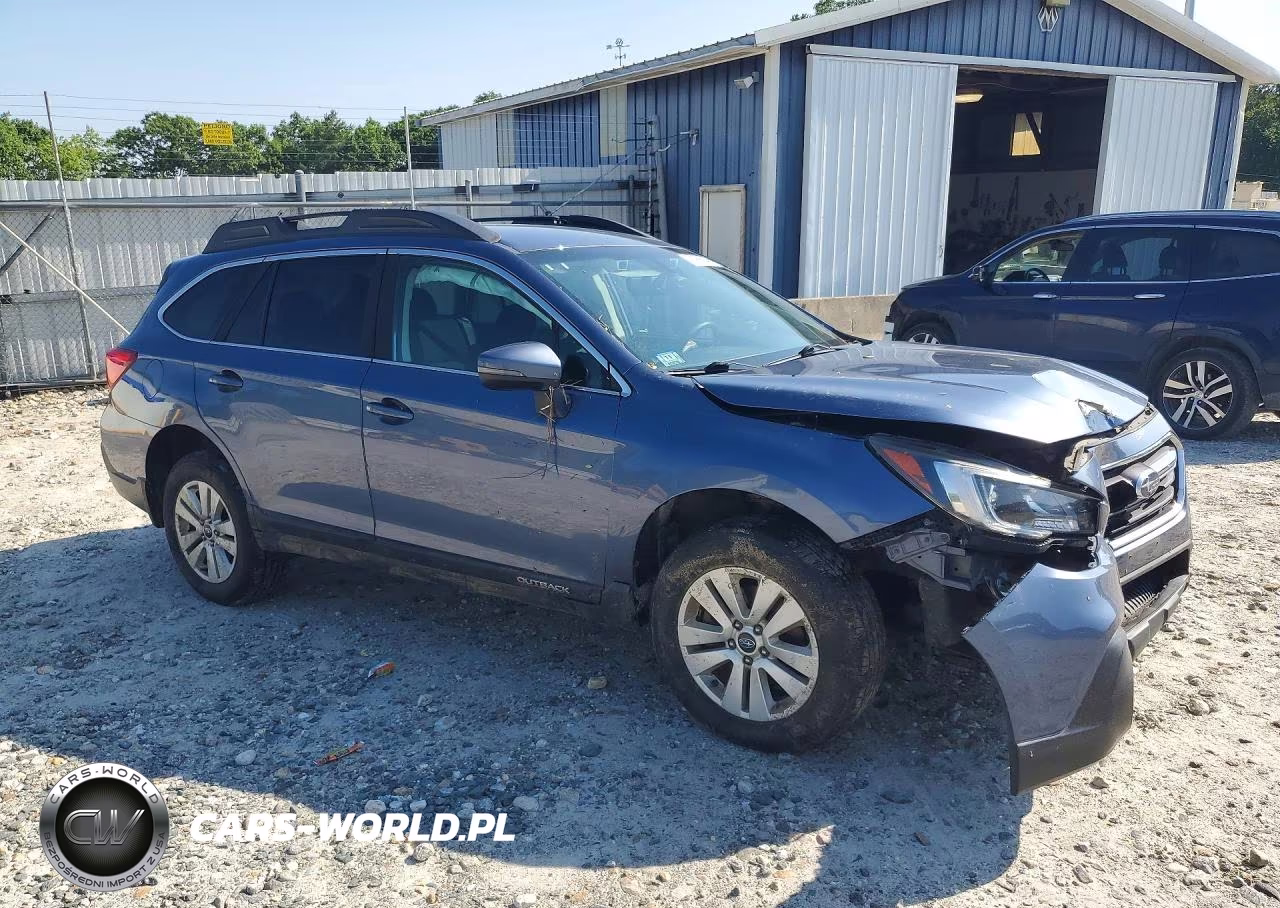 2018 Subaru Outback 2.5I Premium VIN:4S4BSAFC4J3215032 - 4