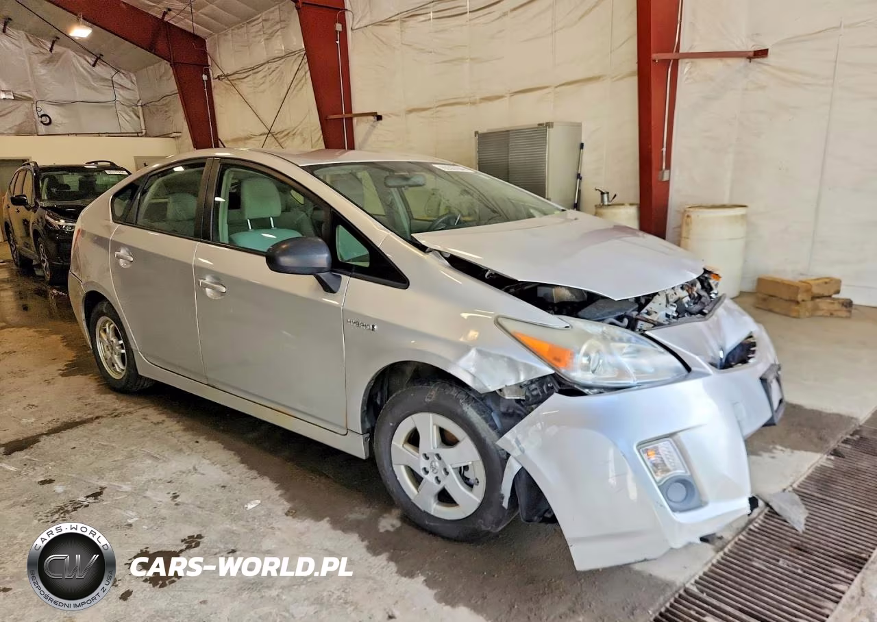 2011 Toyota Prius Two VIN:JTDKN3DU5B0320166 - 4