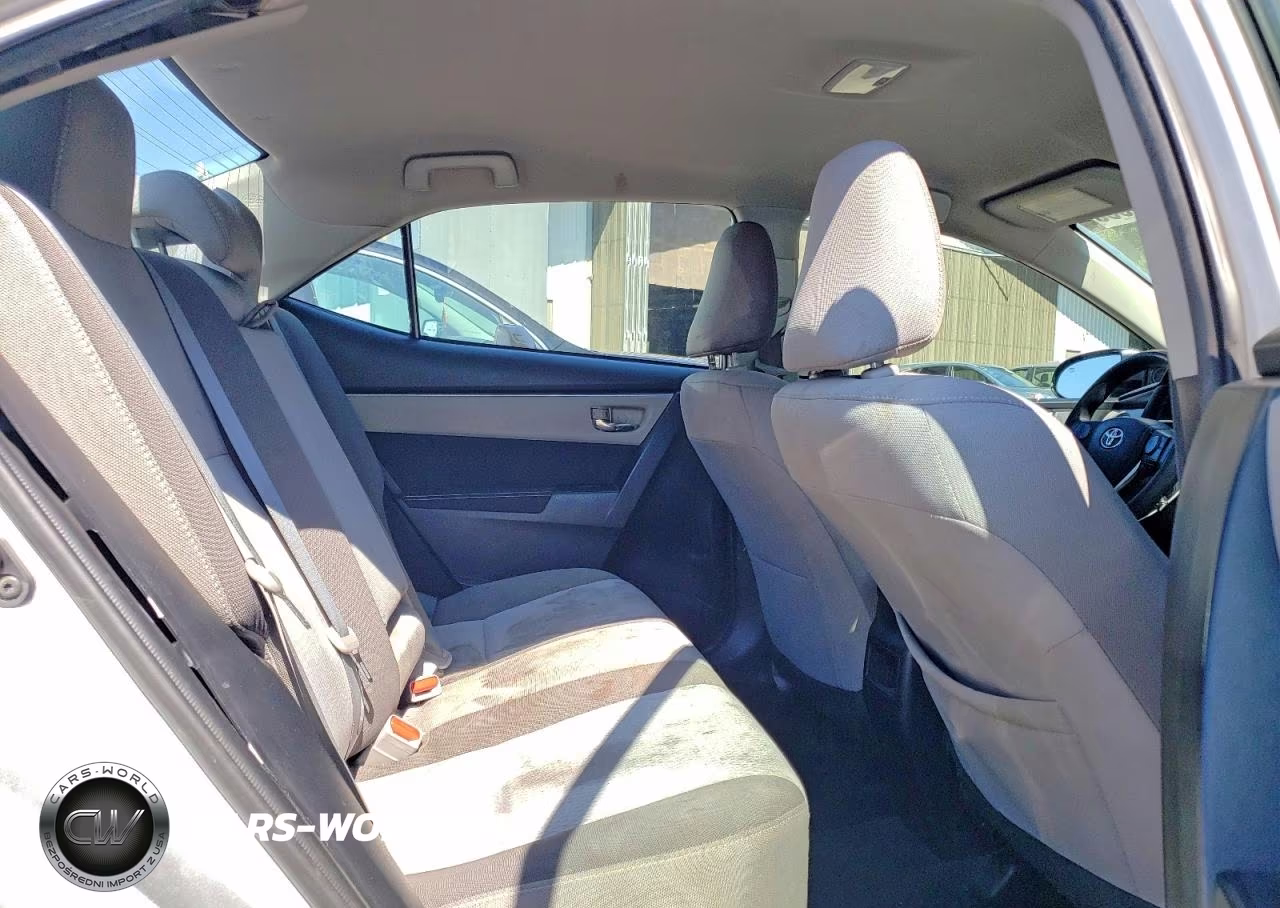 2018 Toyota Corolla Le VIN:2T1BURHE1JC965913 - 10