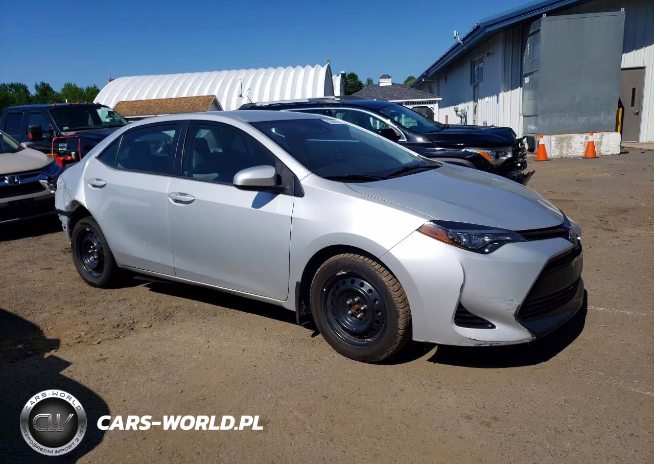 2018 Toyota Corolla Le VIN:2T1BURHE1JC965913 - 4