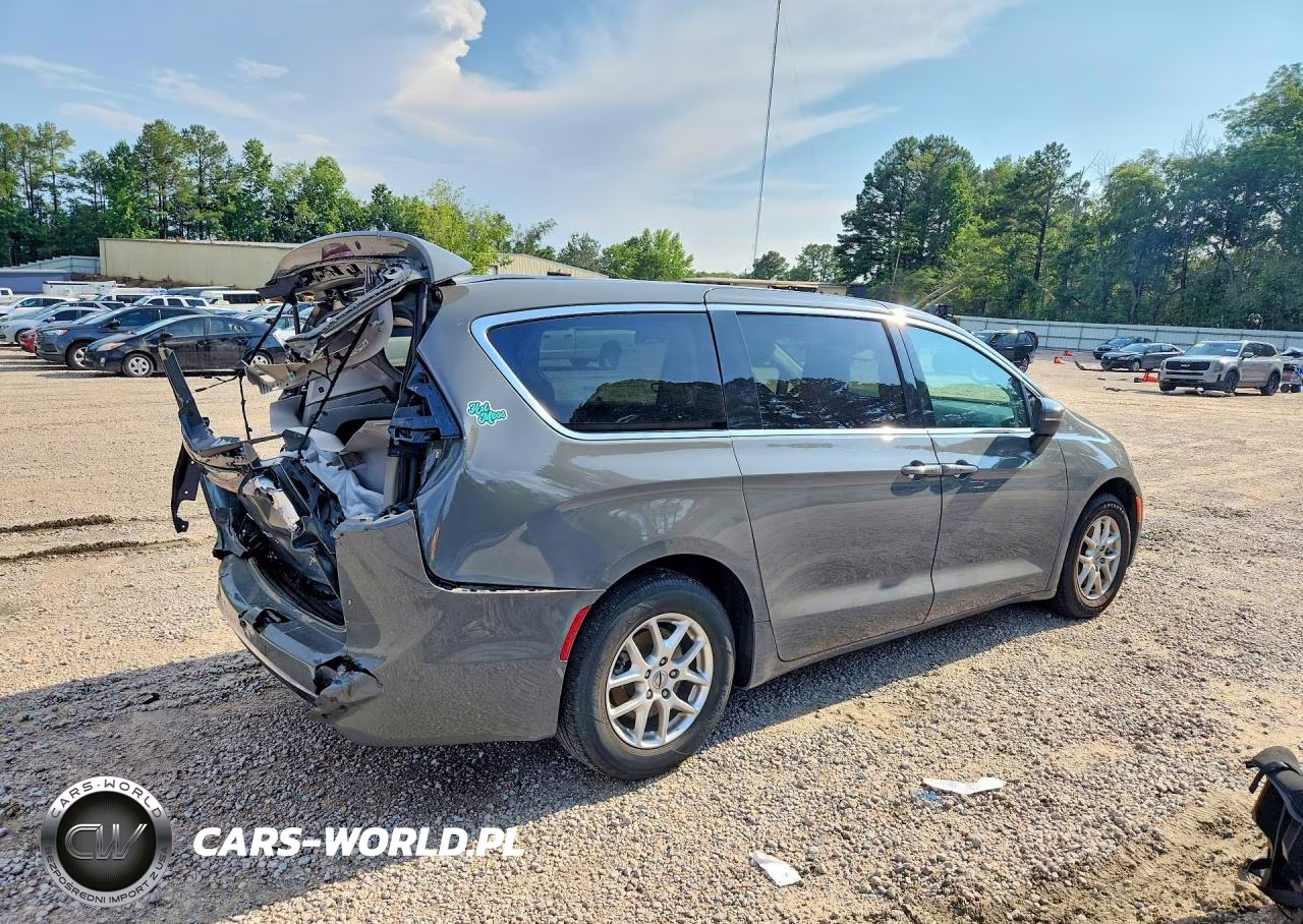 2023 Chrysler Pacifica Touring L VIN:2C4RC1BG4PR586216 - 3