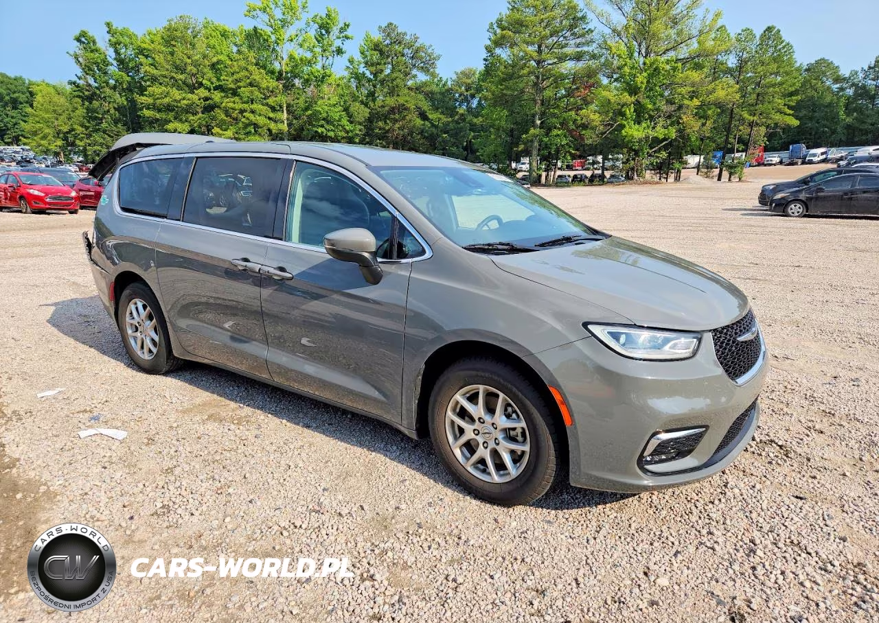 2023 Chrysler Pacifica Touring L VIN:2C4RC1BG4PR586216 - 4