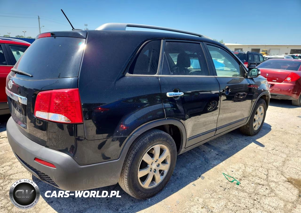 2013 Kia Sorento Lx VIN:5XYKT4A29DG311062 - 3