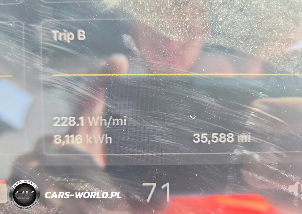 2025 Tesla Model 3 VIN:5YJ3E1EA1SF996645 - 9