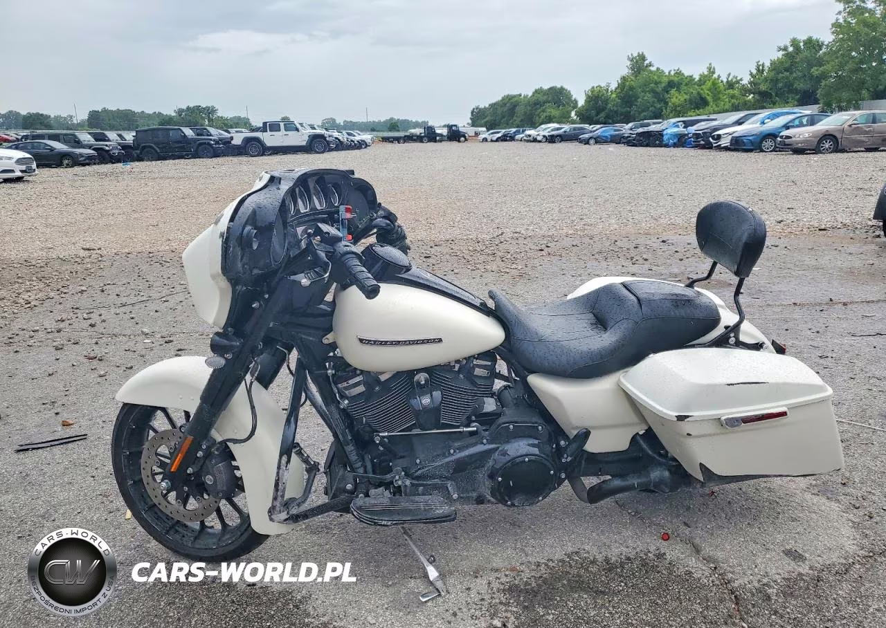 2018 Harley-Davidson Flhxs Street Glide Special VIN:1HD1KRC1XJB606109 - 3