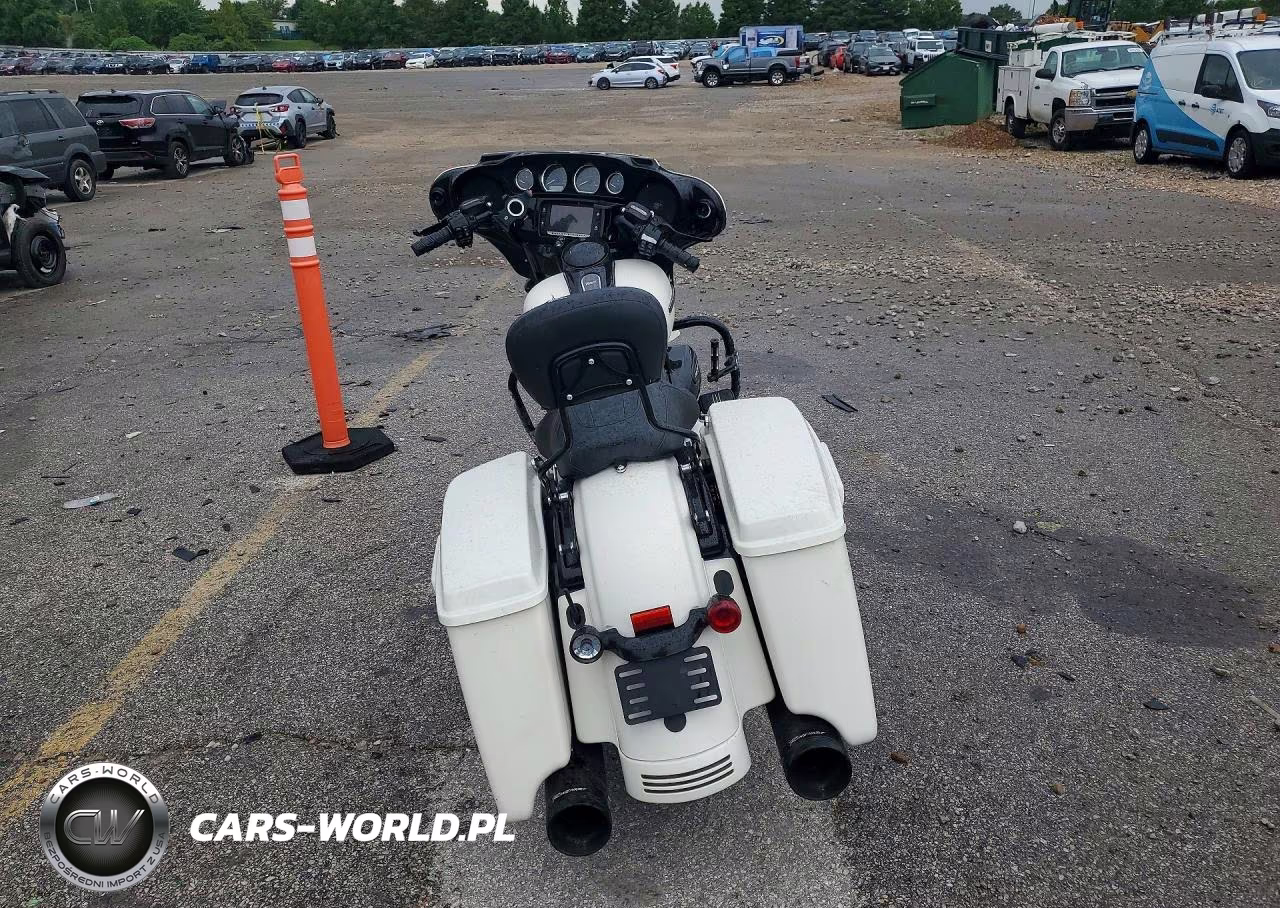 2018 Harley-Davidson Flhxs Street Glide Special VIN:1HD1KRC1XJB606109 - 4