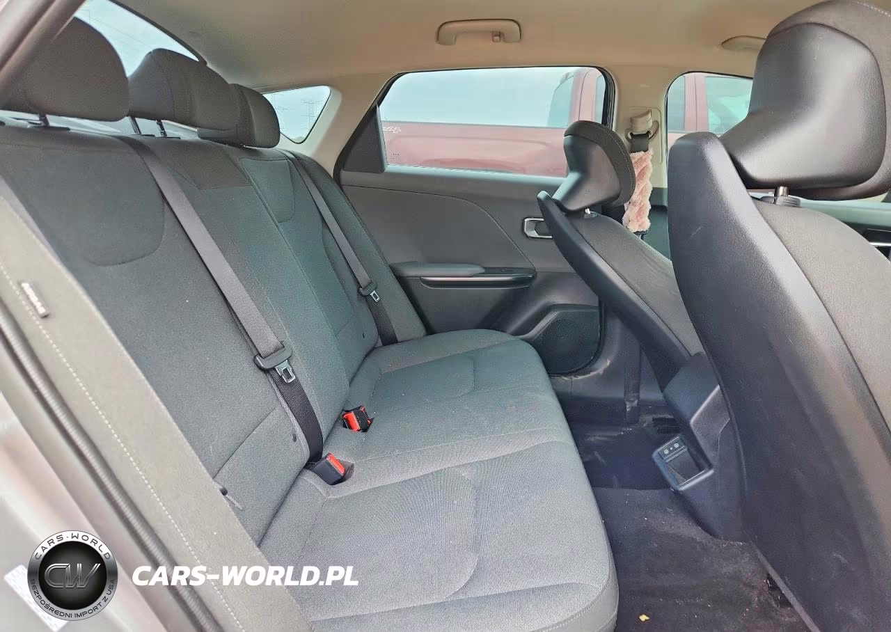 2025 Kia K4 Lxs VIN:3KPFT4DE0SE009757 - 10