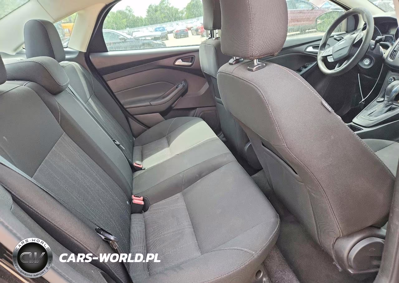 2017 Ford Focus Se VIN:1FADP3F21HL241878 - 10