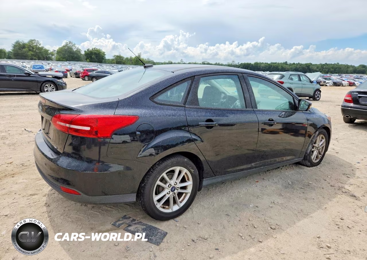 2017 Ford Focus Se VIN:1FADP3F21HL241878 - 3