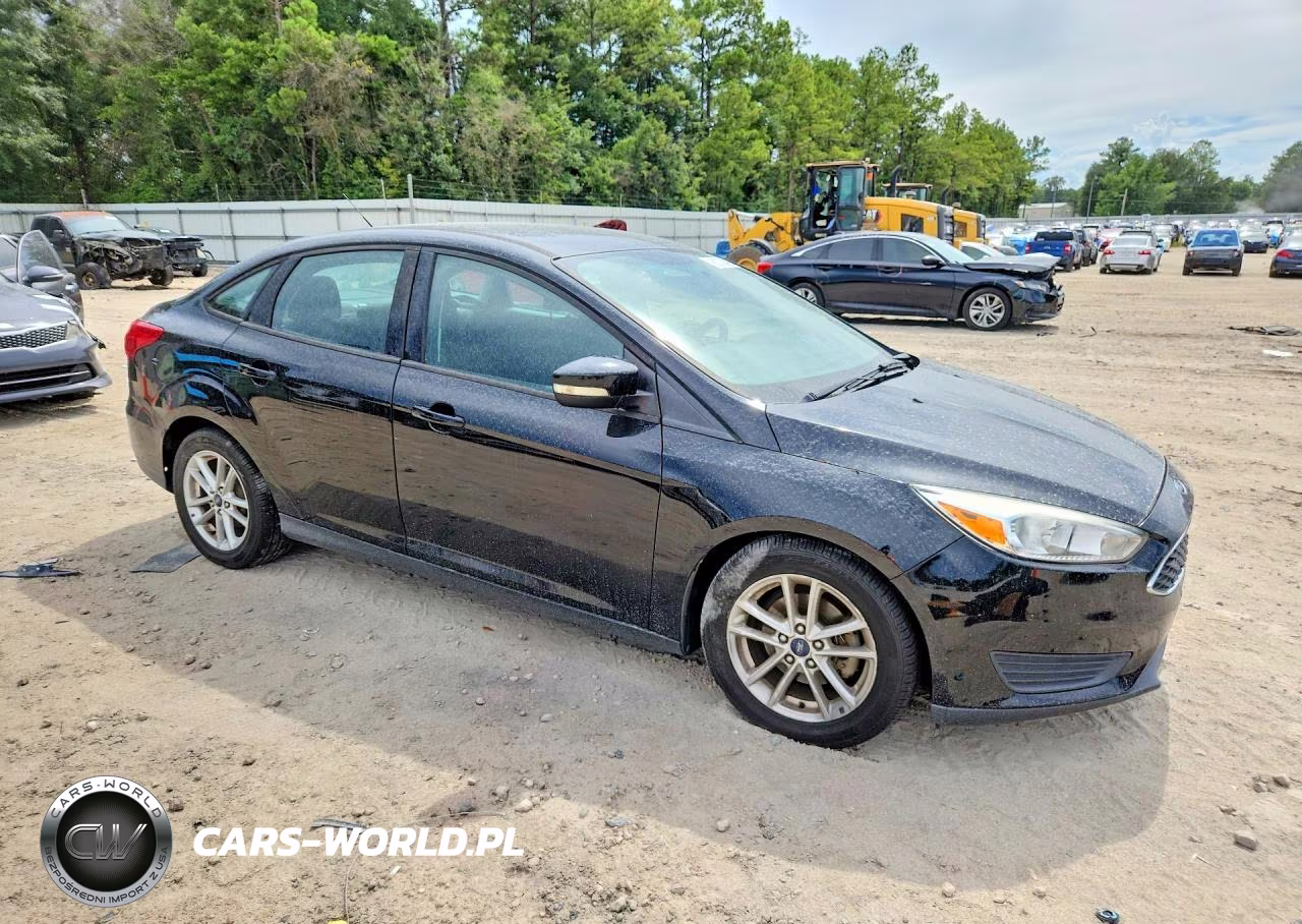 2017 Ford Focus Se VIN:1FADP3F21HL241878 - 4