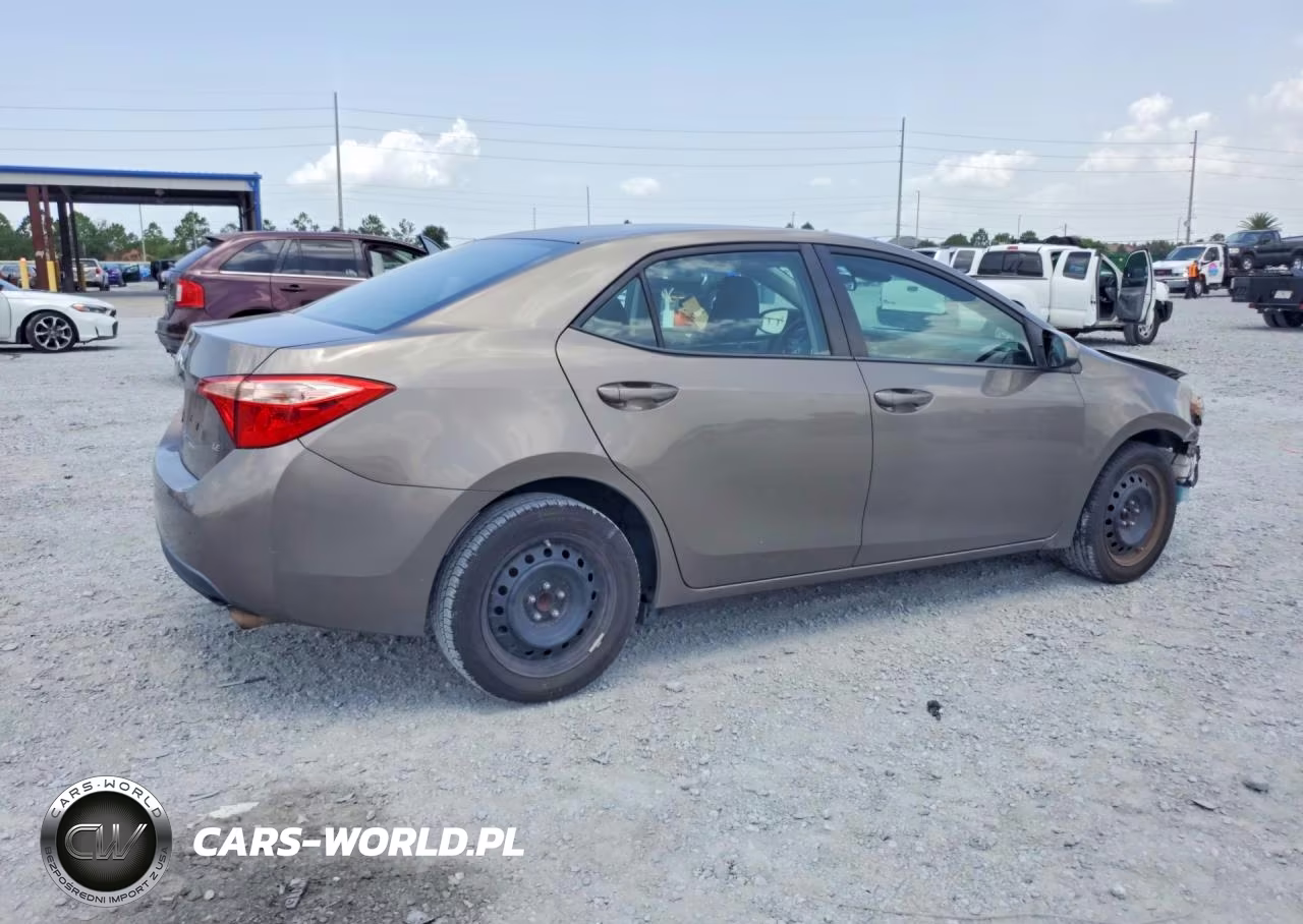 2018 Toyota Corolla Le VIN:2T1BURHE9JC986640 - 3