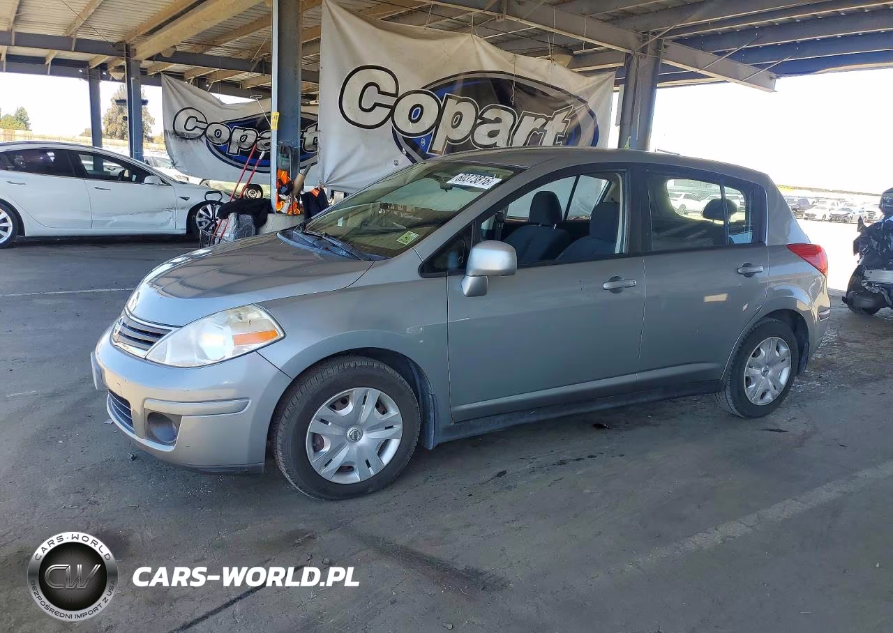 2010 Nissan Versa 1.8 S – zdjęcie 1 z 12