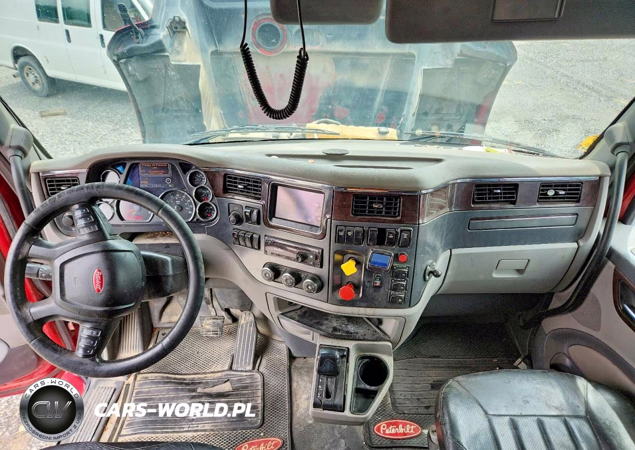 2017 Peterbilt 579 Semi Truck VIN:1XPBDP9X2HD363683 - 8