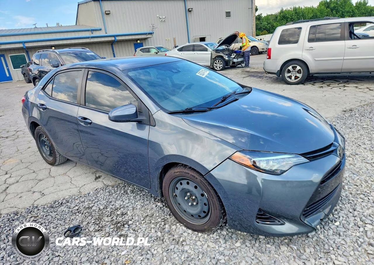 2017 Toyota Corolla Le VIN:5YFBURHEXHP594874 - 4