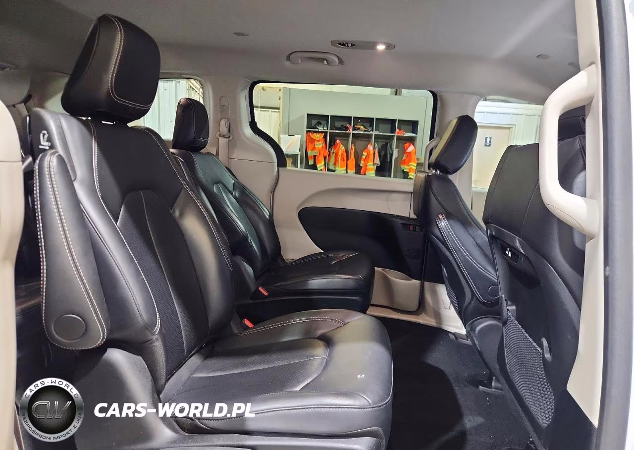 2024 Chrysler Pacifica Hybrid Select VIN:2C4RC1S79RR103886 - 11