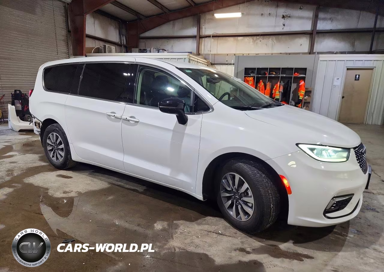 2024 Chrysler Pacifica Hybrid Select VIN:2C4RC1S79RR103886 - 4